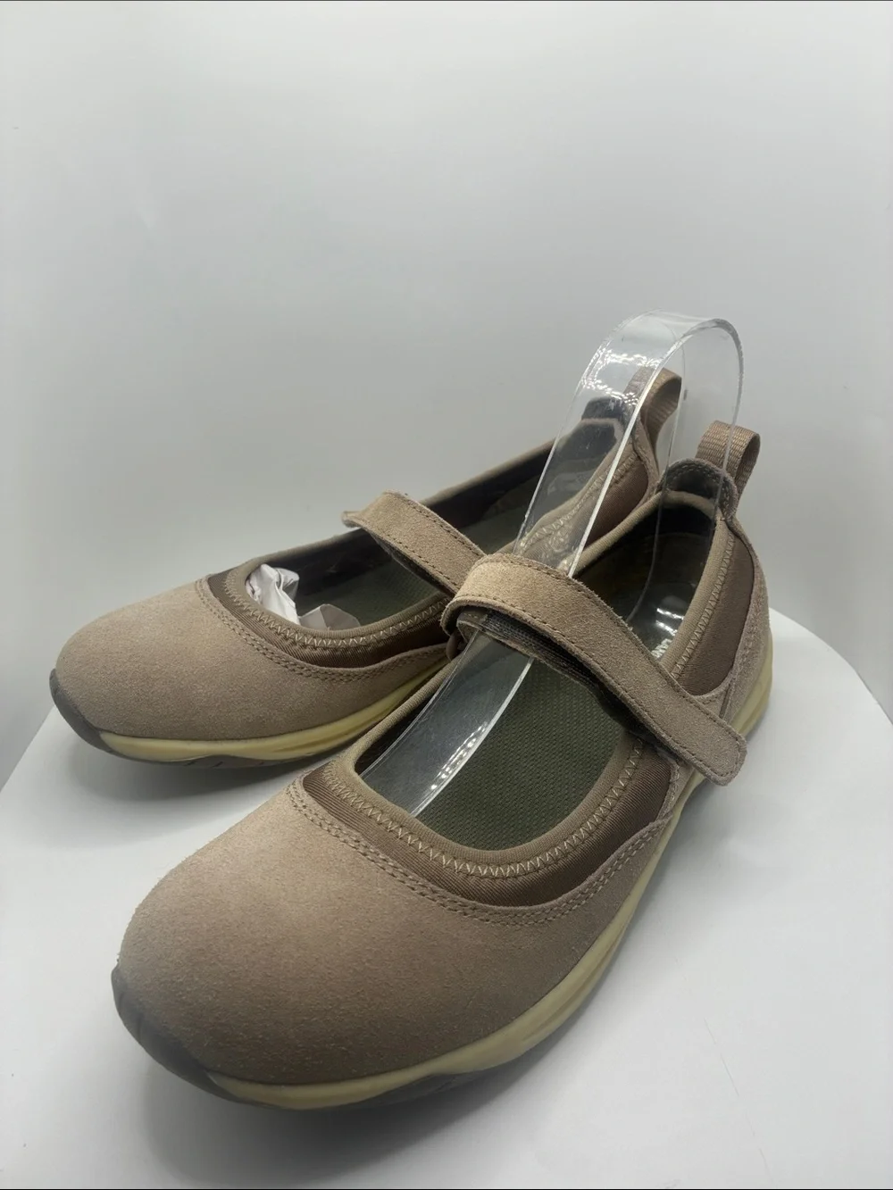 LANDS END WOMANS TAN MARY JANE STYLE SHOES / SIZE 6B SUEDE LEATHER/ STITCH DESIG